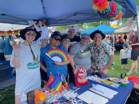 Group of 皇冠hg2020手机app下载 instructors and students wearing rainbows at the Rochester PRIDE event.